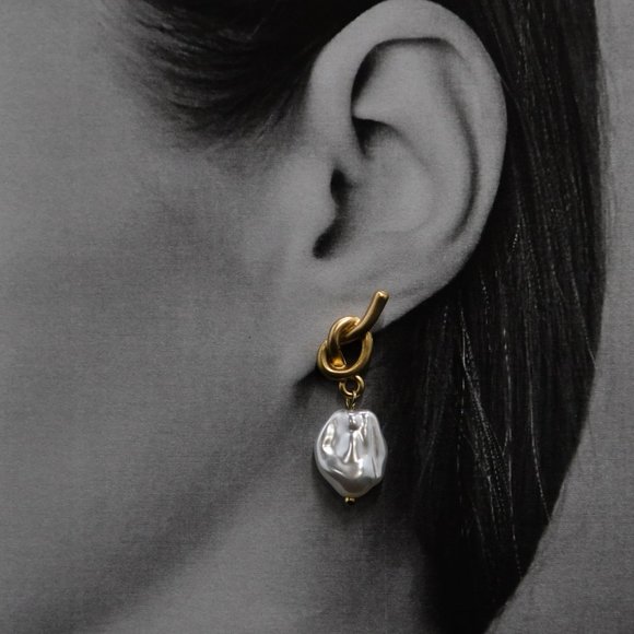 Matte Gold Plated Pearl Drop Earrings - Picture 4 of 4